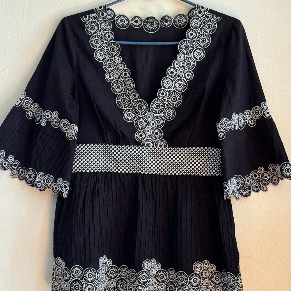 Saks Fifth Avenue Navy Embroidered Summer Blouse Size 6